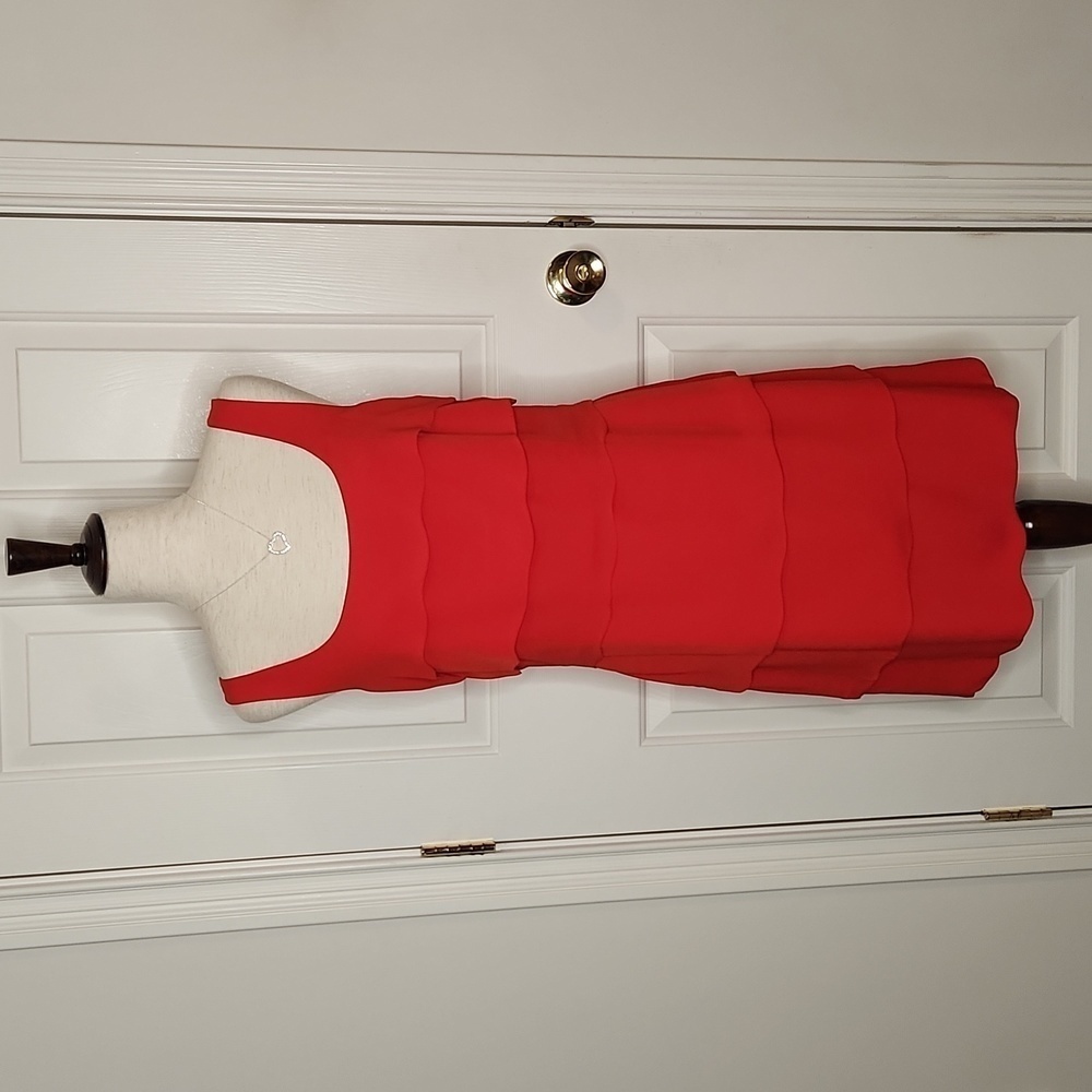 Gianni Bini Red Scalloped Layers Sheath Dress Size S NWT